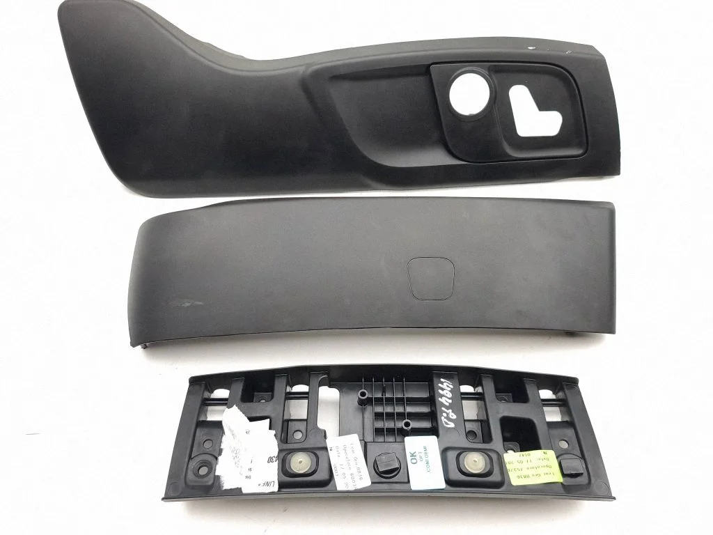 Seat trim L0334777AA