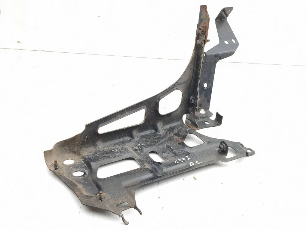 Pneumatic air compressor holding bracket – Volvo S90, V90 (2016-)