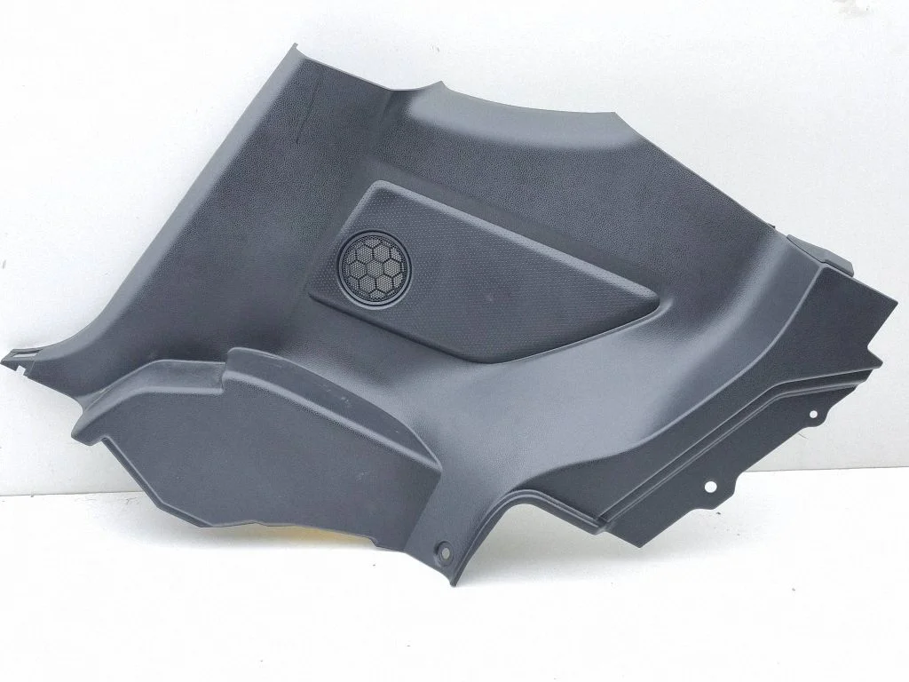Coupe rear side trim panel 94024CA000