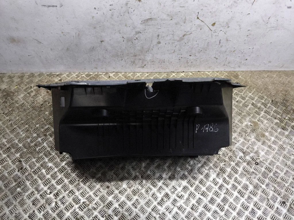 Esipakiruumi hoiukast PJ8B457A04ACW