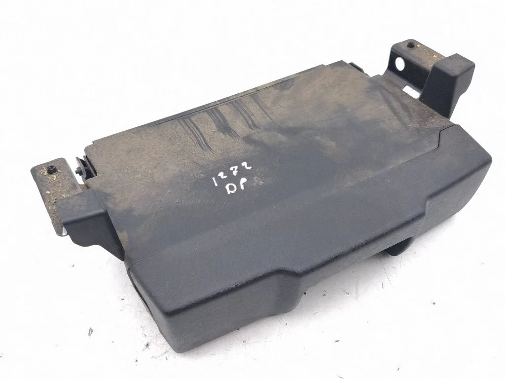 Front trunk storage compartment FM2BR603B22AHW