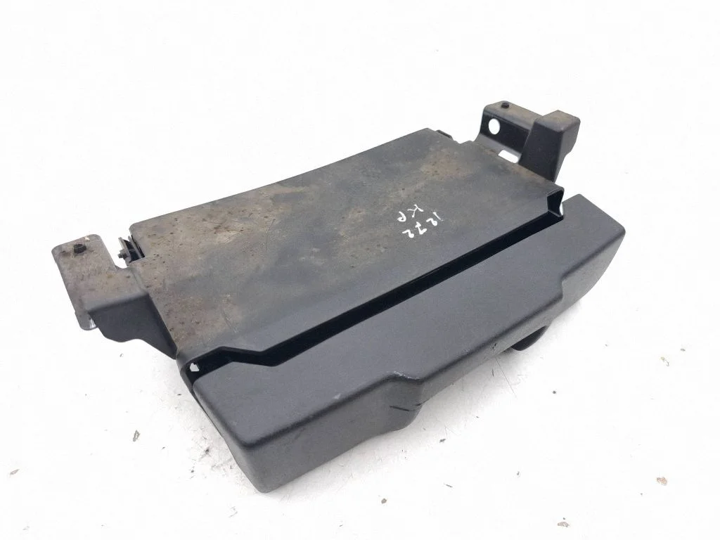 Front trunk storage compartment EM2BR603B22AHW