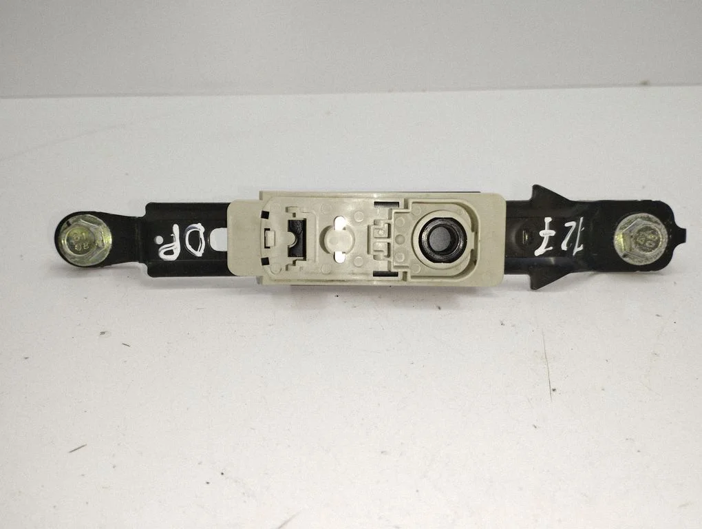 Seat belt height adjuster – front right