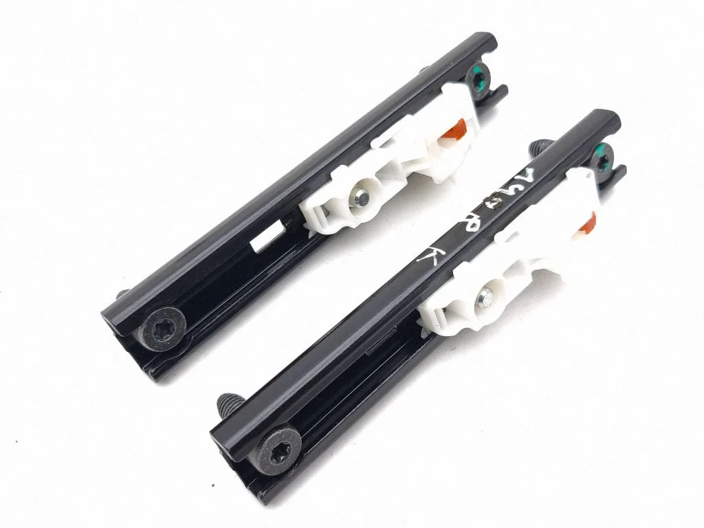 Seat belt adjustment rail 878241445R