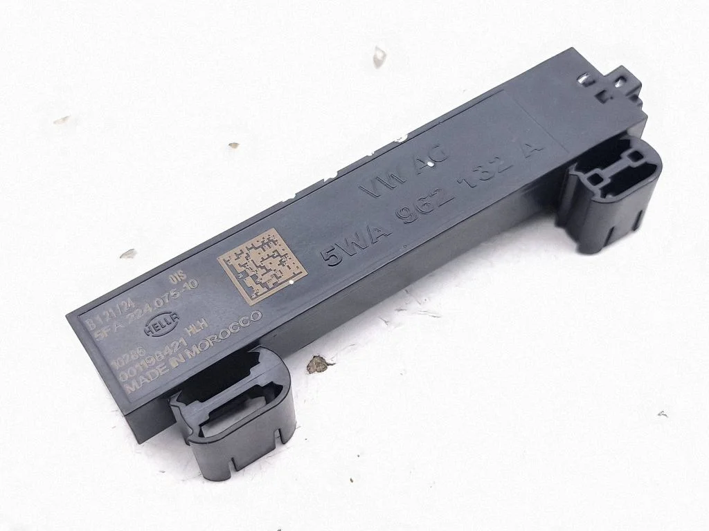 Keyless system antenna 5WA962132A