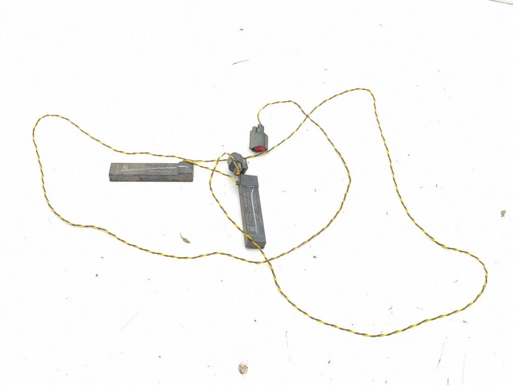 Võtmeta süsteemi antenn EJ8T15K603AA