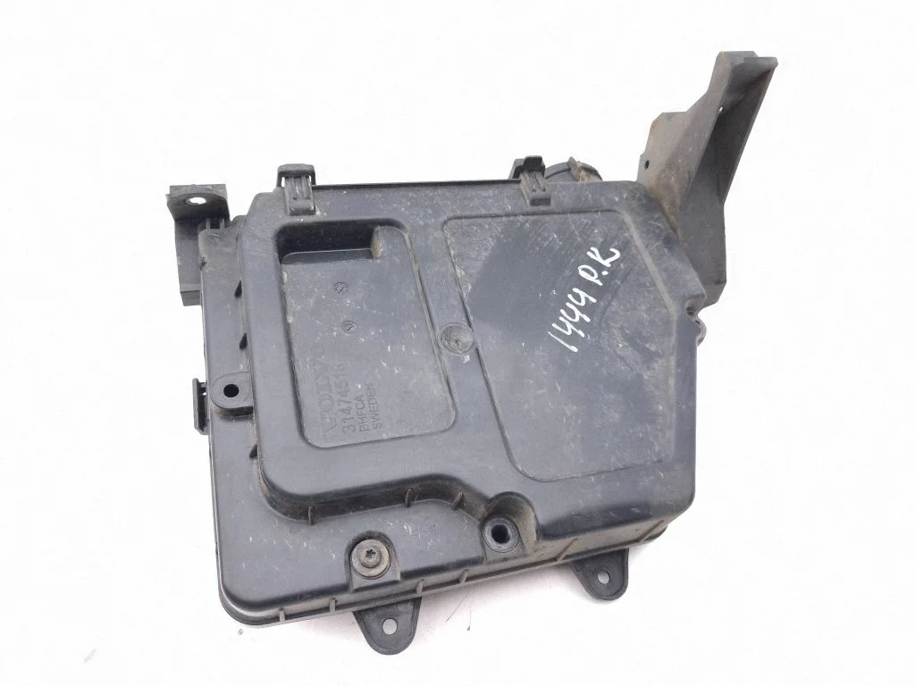 Engine control unit box – Volvo V60 (2018-)