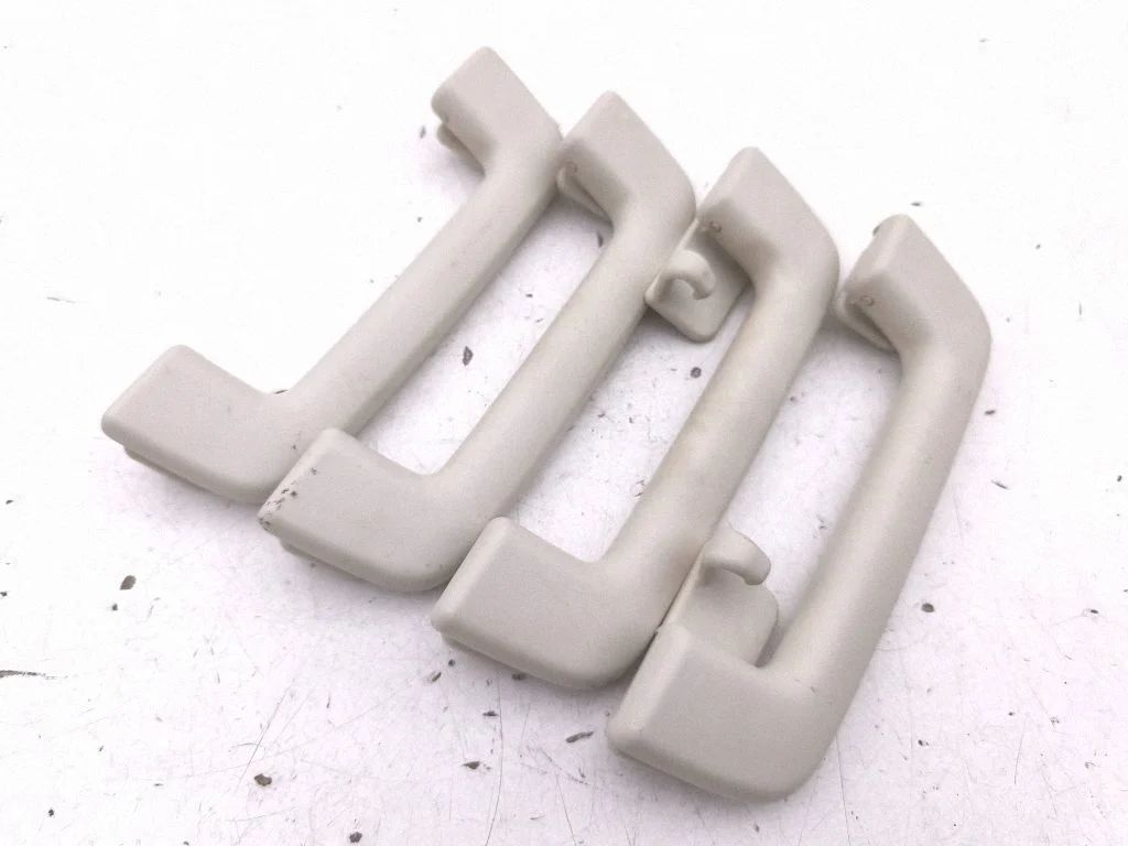 A set of handles for the ceiling DS73A045B14
