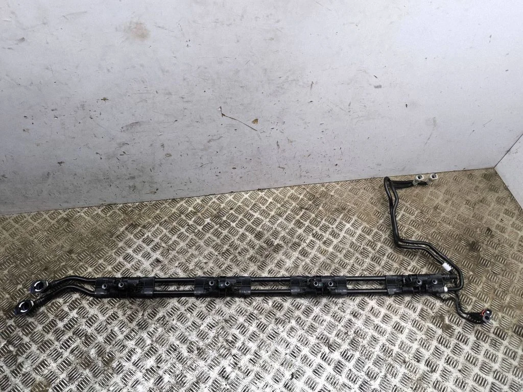 Hibrīda/elektromobiļa akumulatora dzesēšanas šļūtenes/caurules 9845799