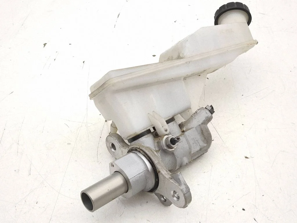 Master brake cylinder A2464300102