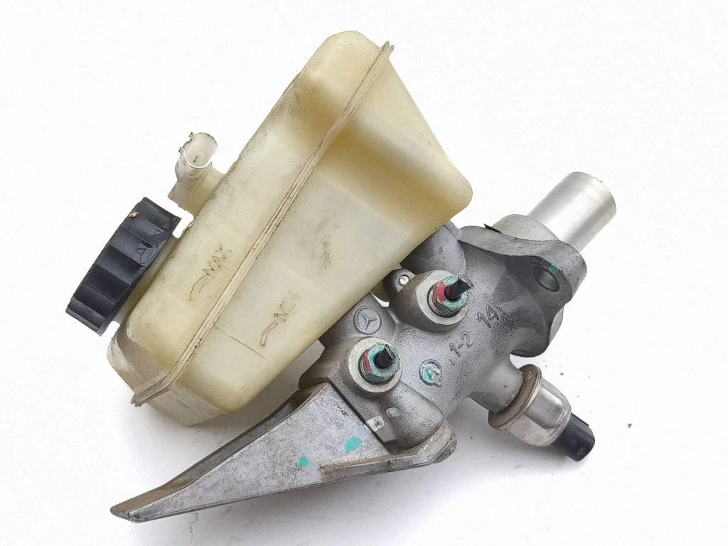 Master brake cylinder A1644300202