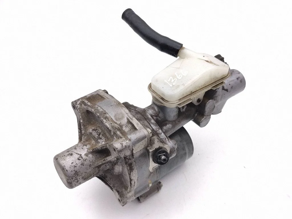 Master brake cylinder EBU074