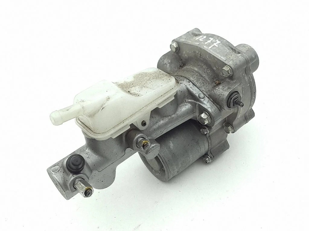 Master brake cylinder 573003N00j010m1