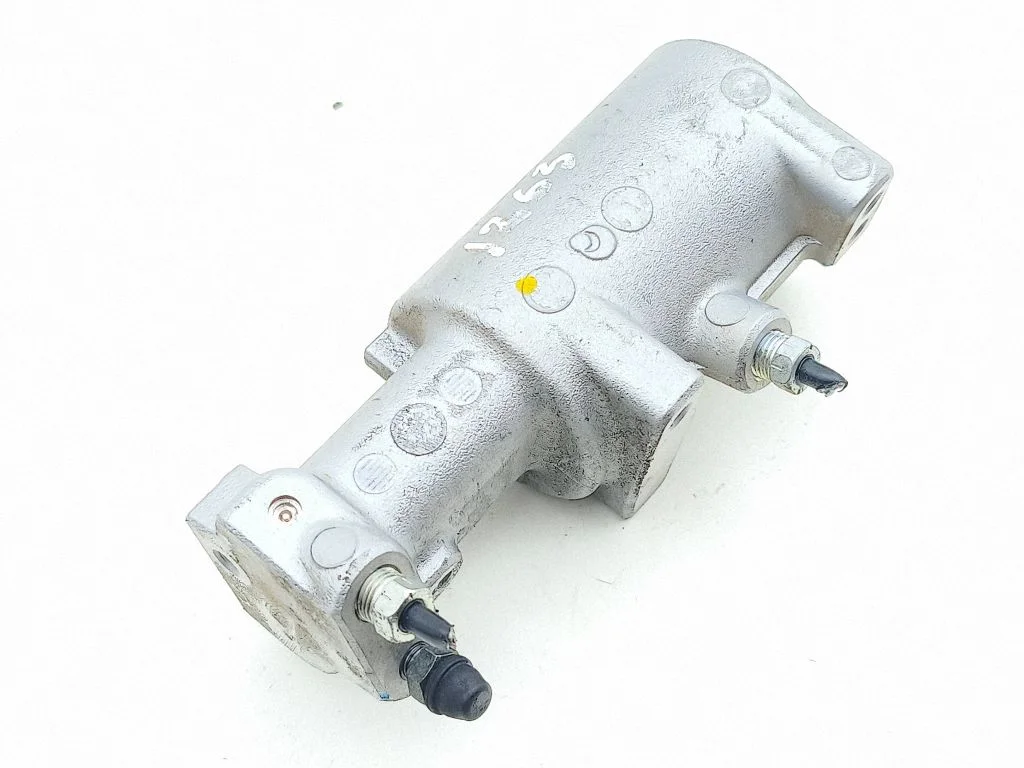 Master brake cylinder – Toyota RAV 4 (XA50) (2018-)