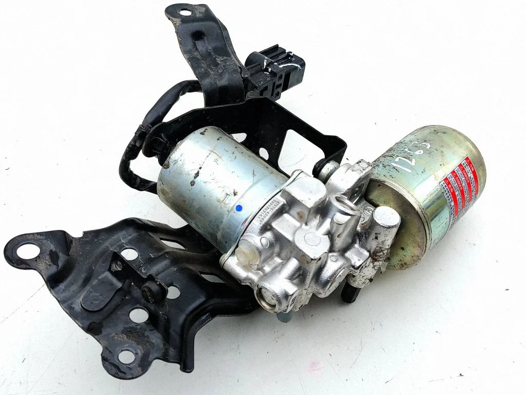 Master brake cylinder 4707042040