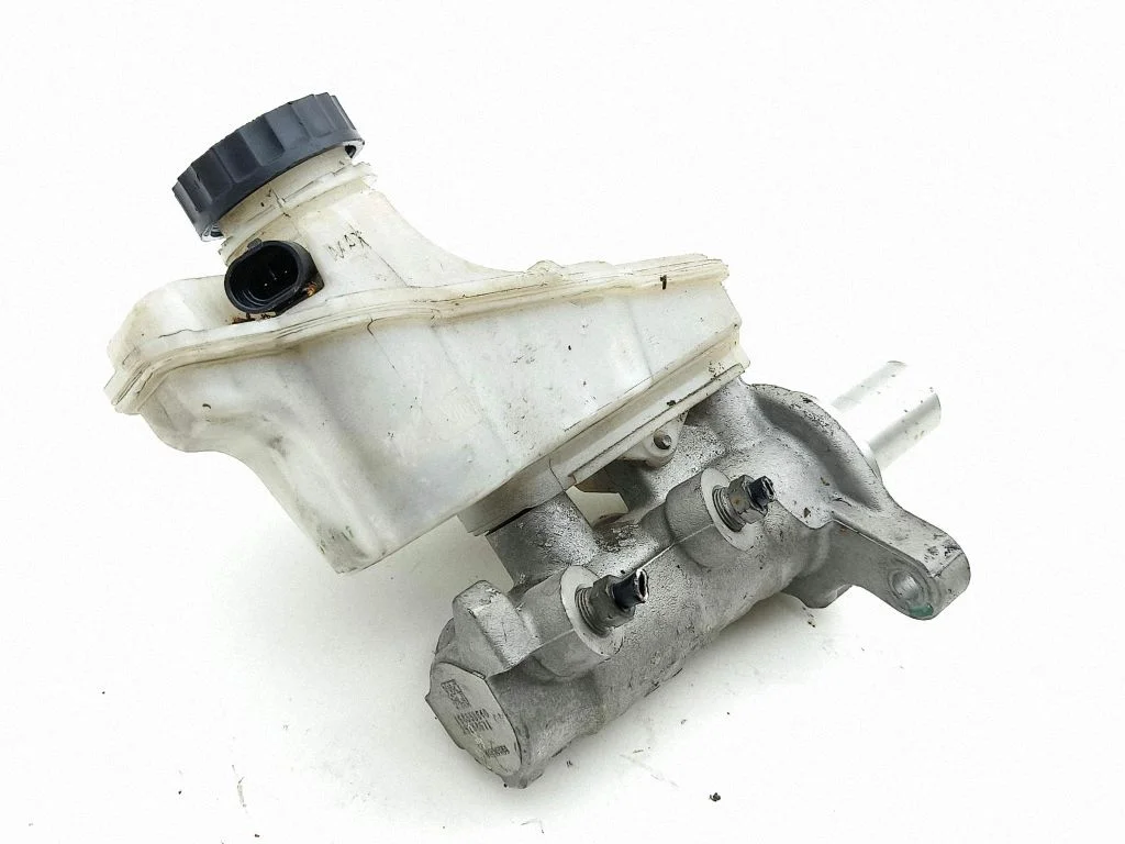 Master brake cylinder