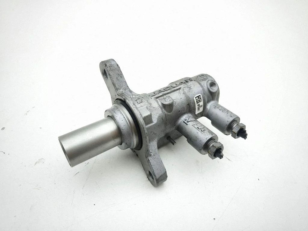 Master brake cylinder – Jaguar XE (2015-)
