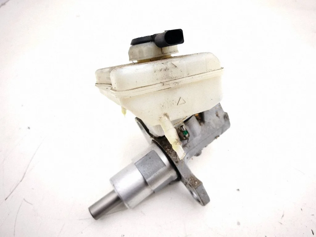 Master brake cylinder