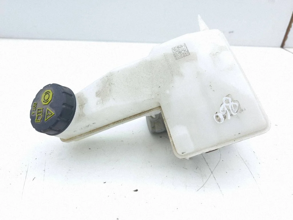 Master brake cylinder 32672071