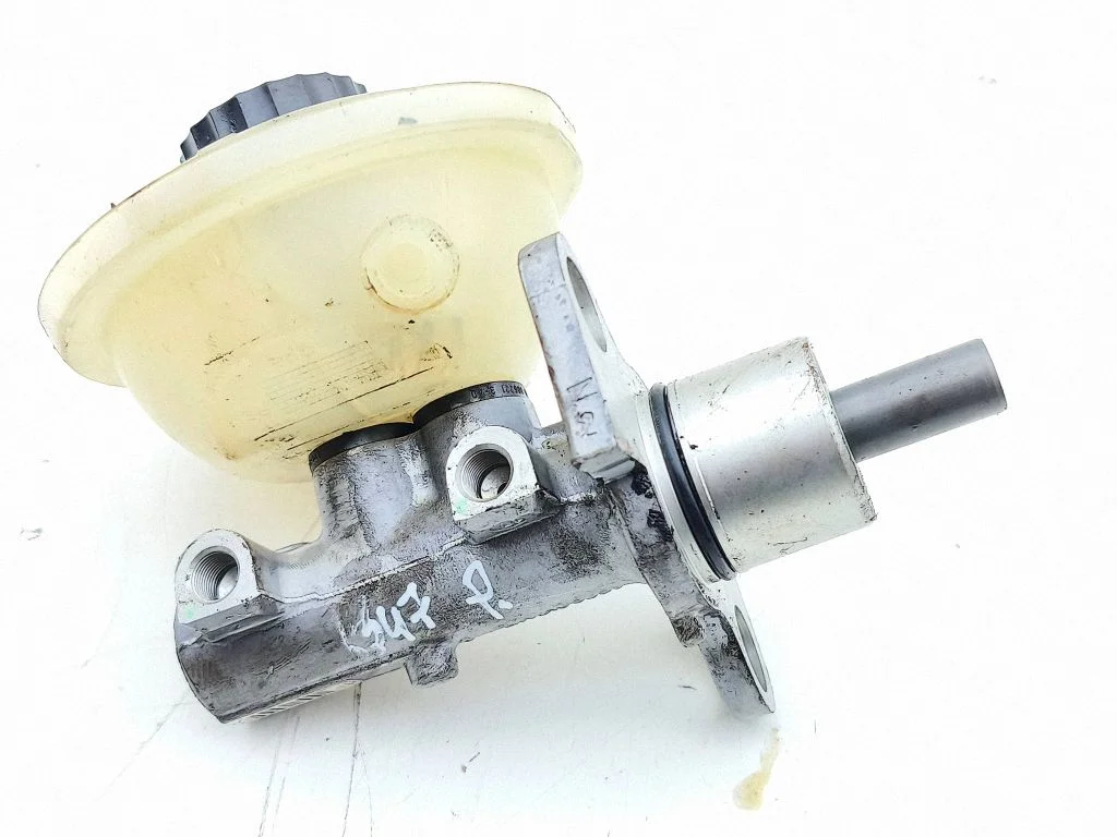 Master brake cylinder