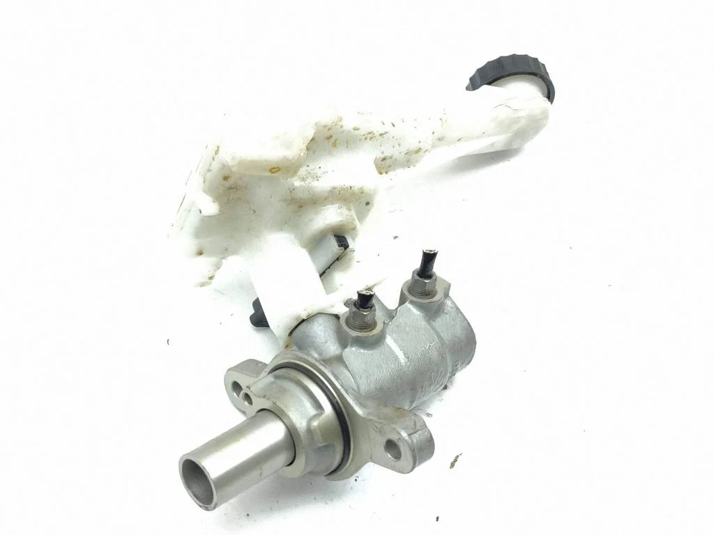 Master brake cylinder 9829975280