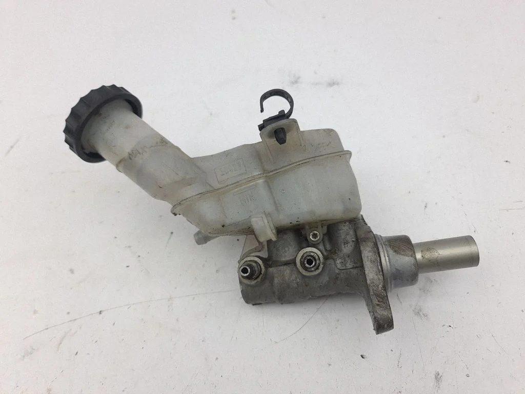 Master brake cylinder