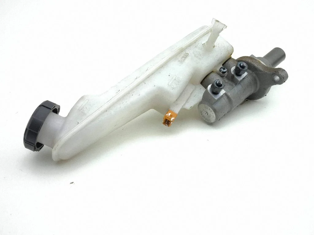 Master brake cylinder 2F1963D