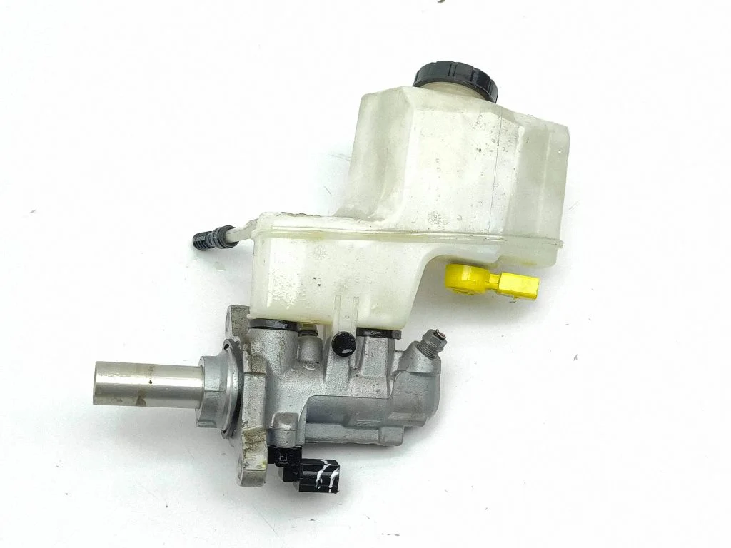 Master brake cylinder