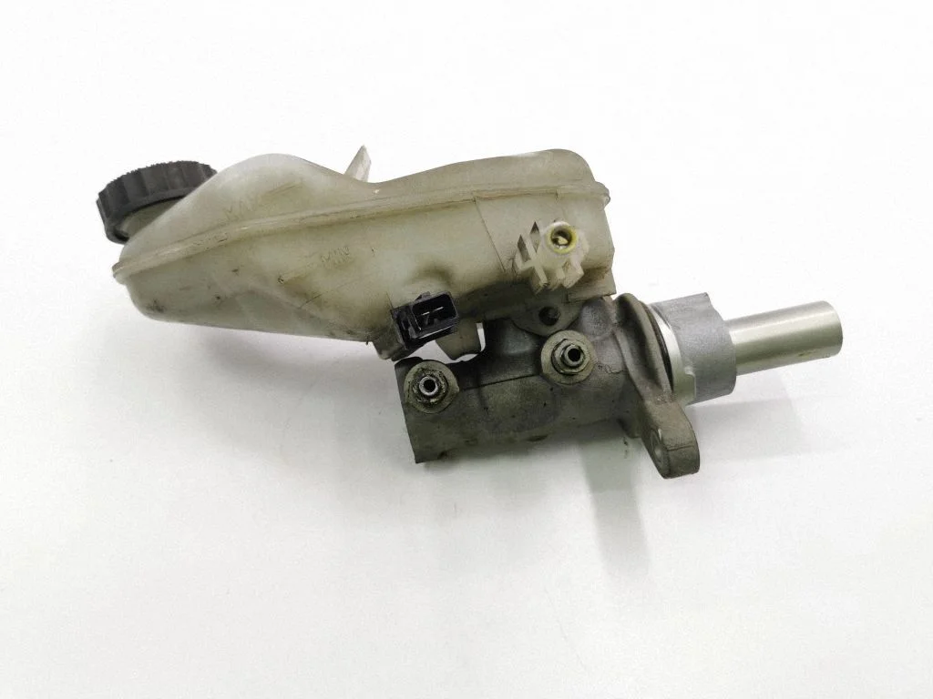 Master brake cylinder – Toyota Auris E180 (2012-2018)