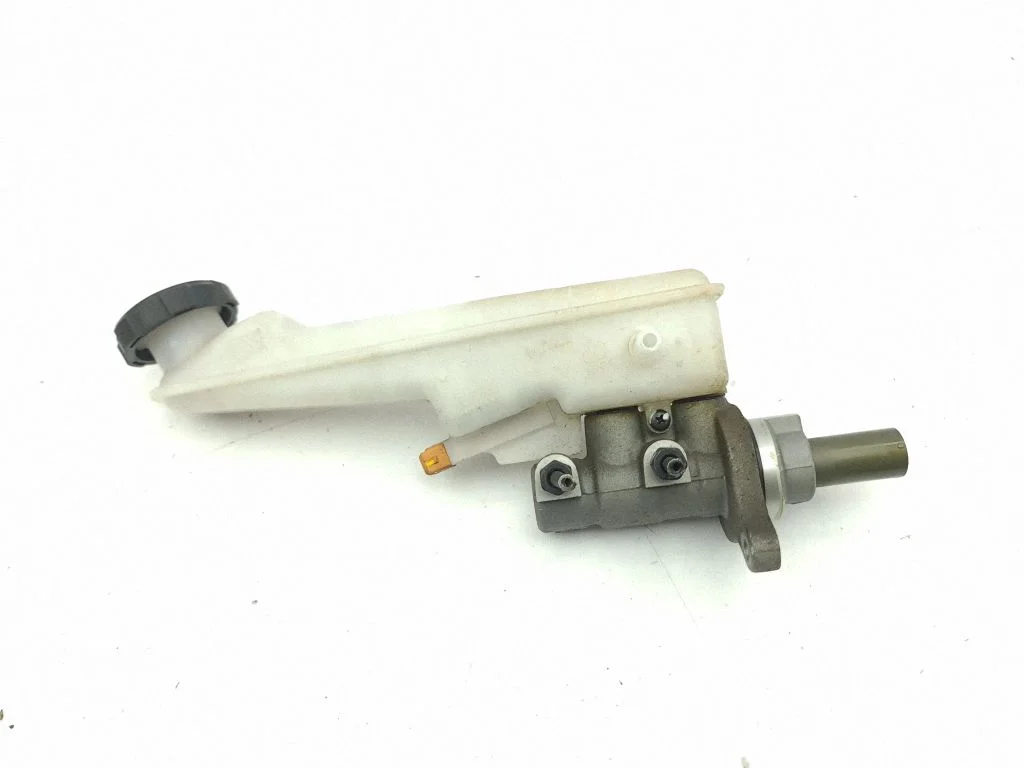 Master brake cylinder