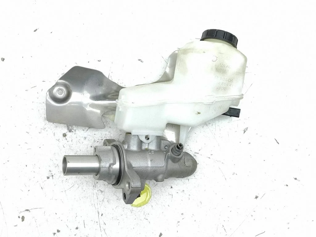 Master brake cylinder 02048644P9