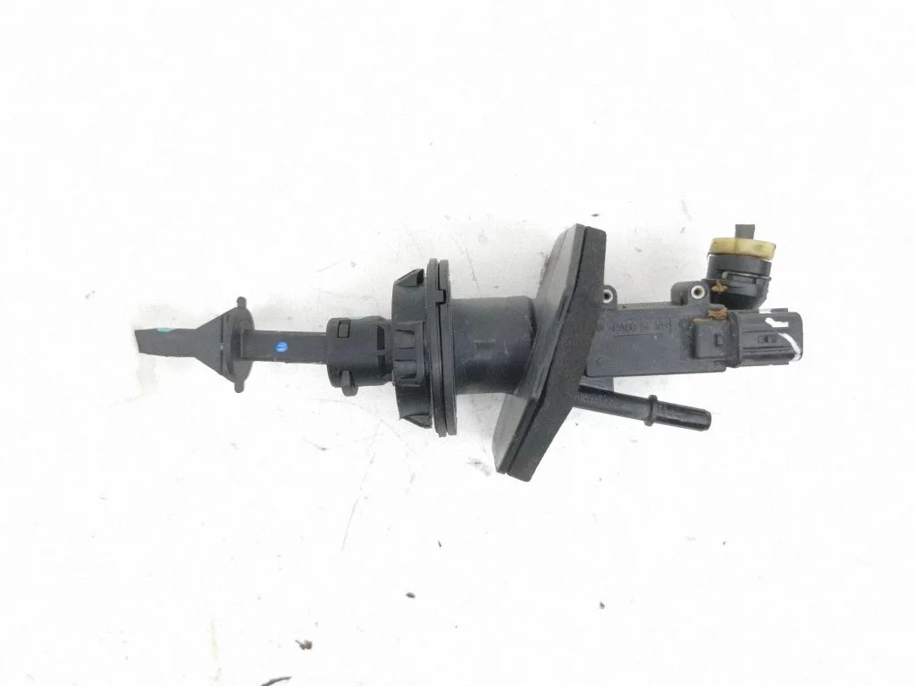 Master brake cylinder KA052LUK310513