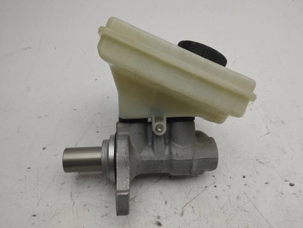 Master brake cylinder 32663813