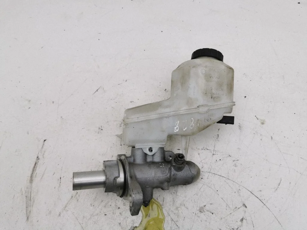 Master brake cylinder 02048644P9