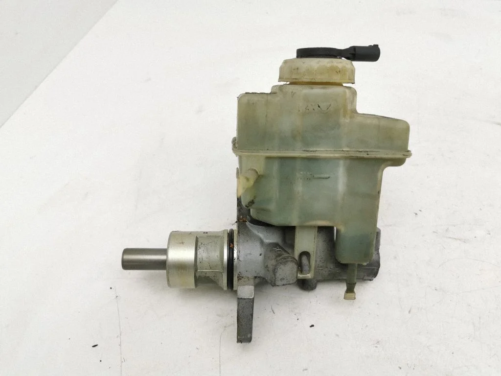 Master brake cylinder