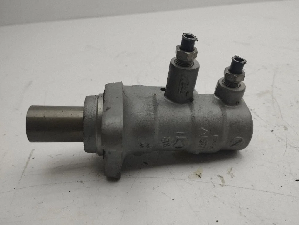 Master brake cylinder