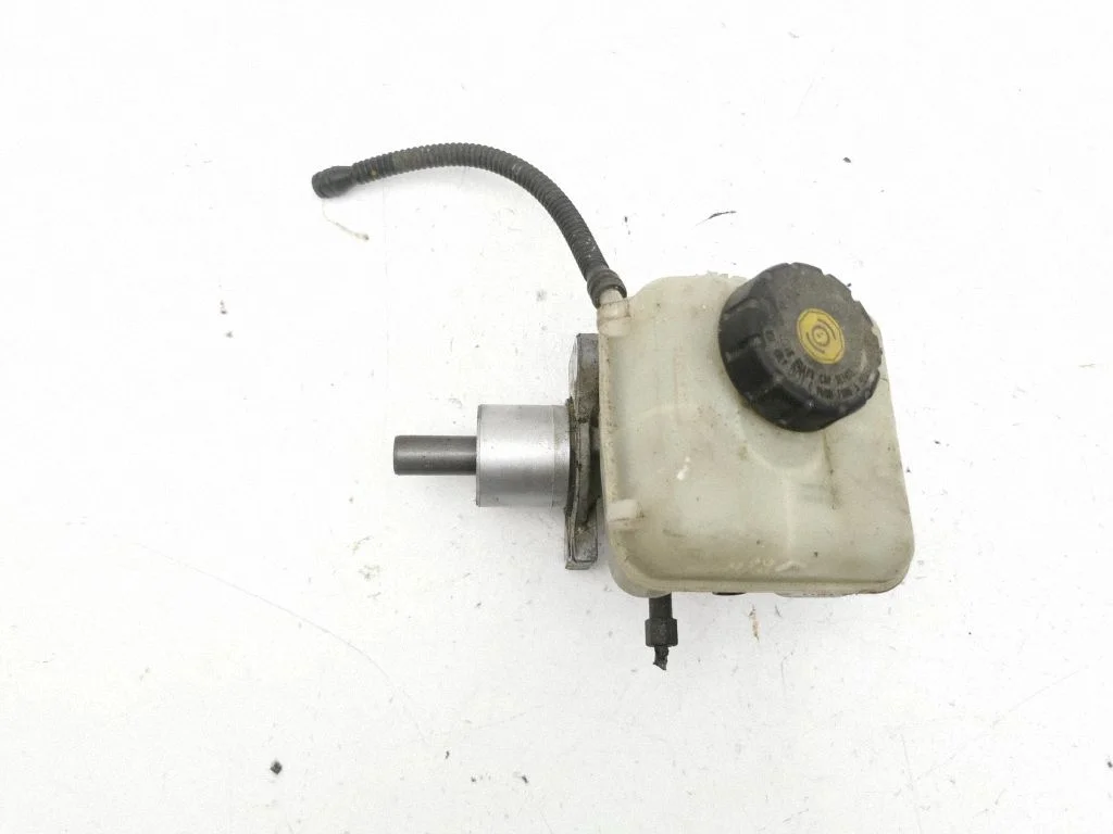 Master brake cylinder