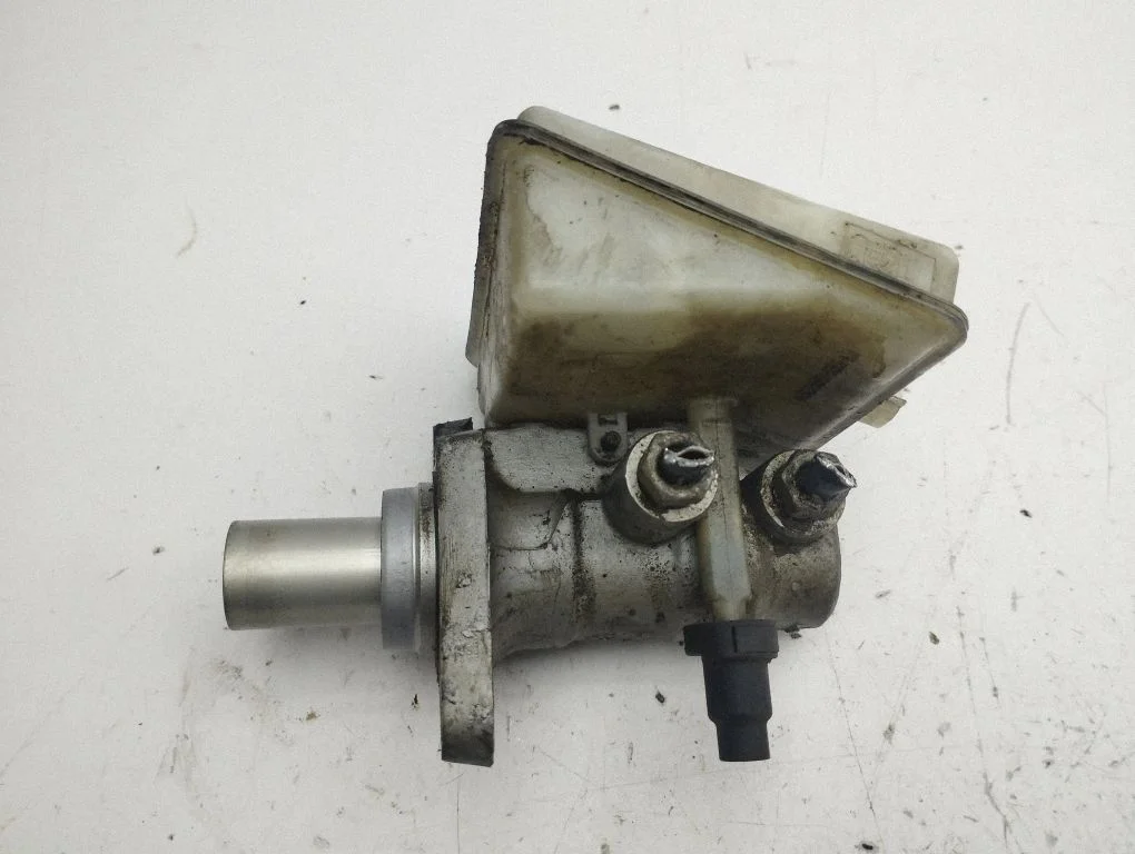 Master brake cylinder