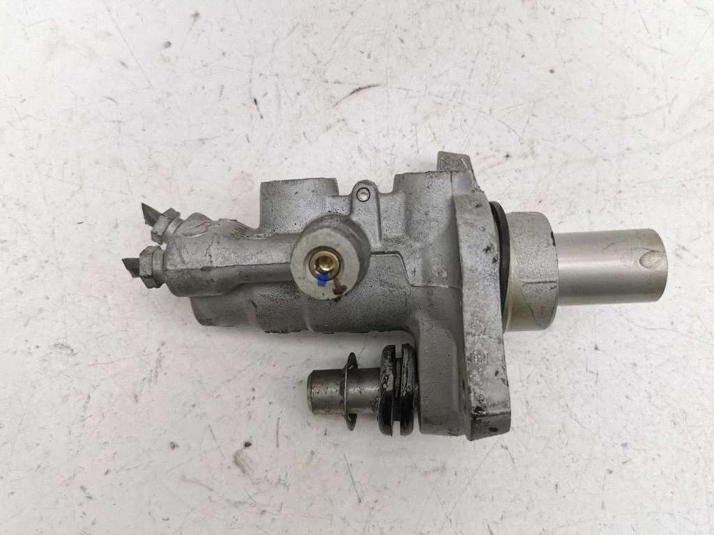 Master brake cylinder
