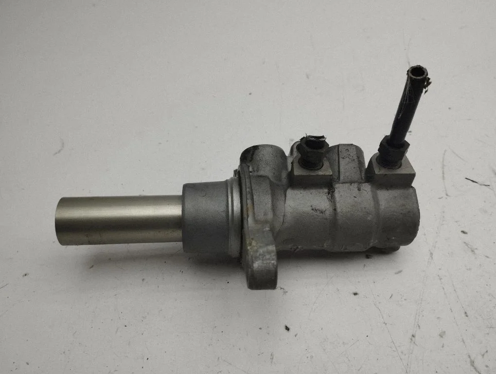 Master brake cylinder 0F44B9