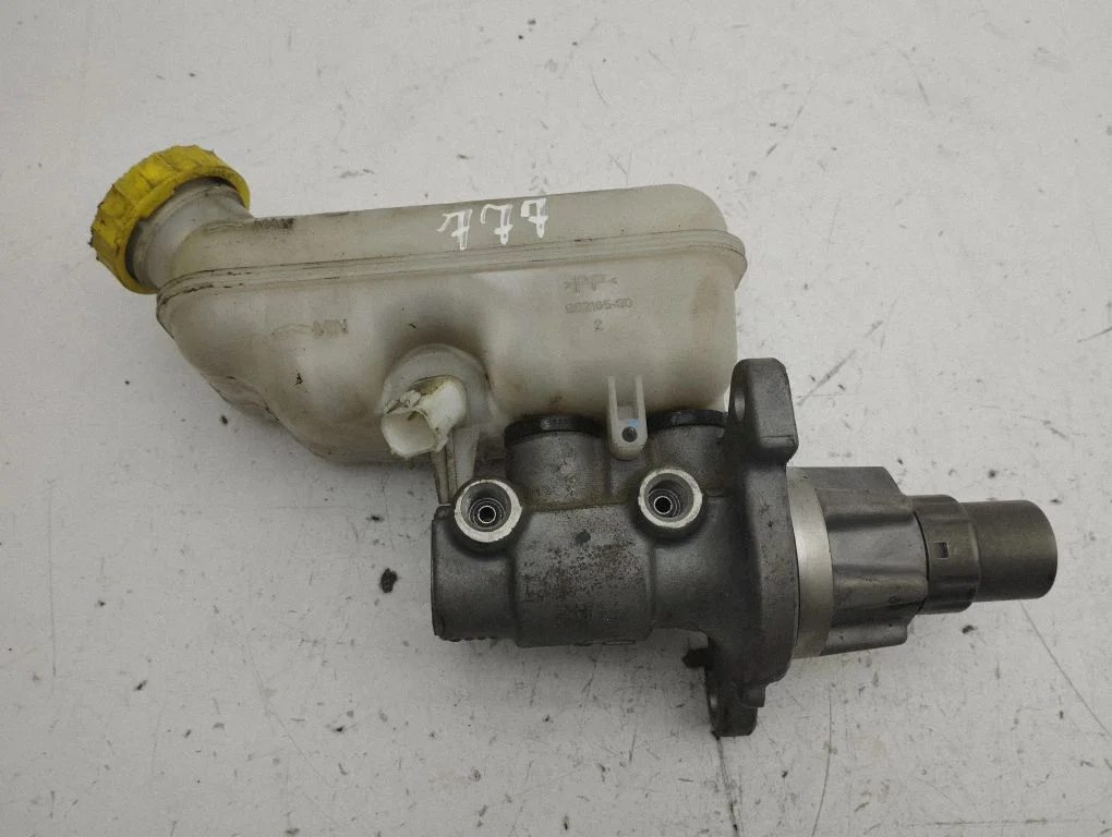 Master brake cylinder 32072436