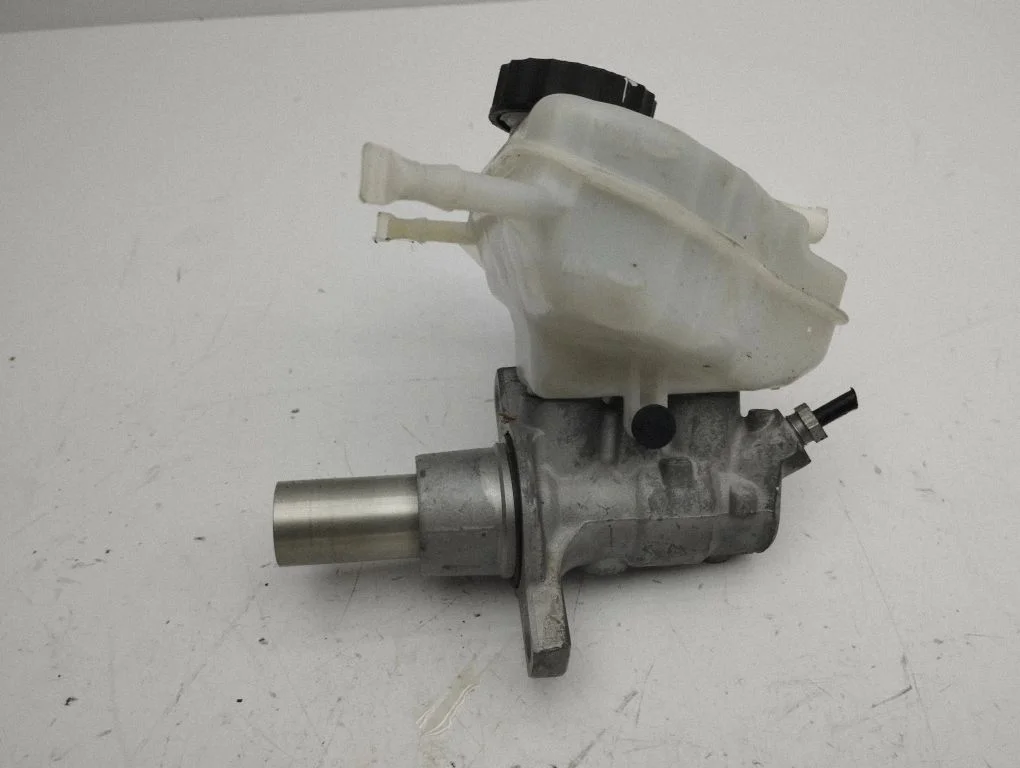 Master brake cylinder A2054300002