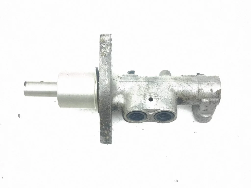 Master brake cylinder
