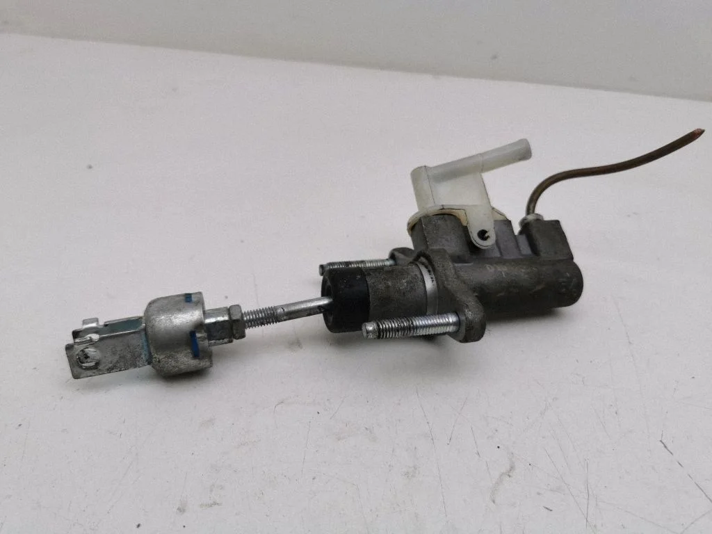Master brake cylinder