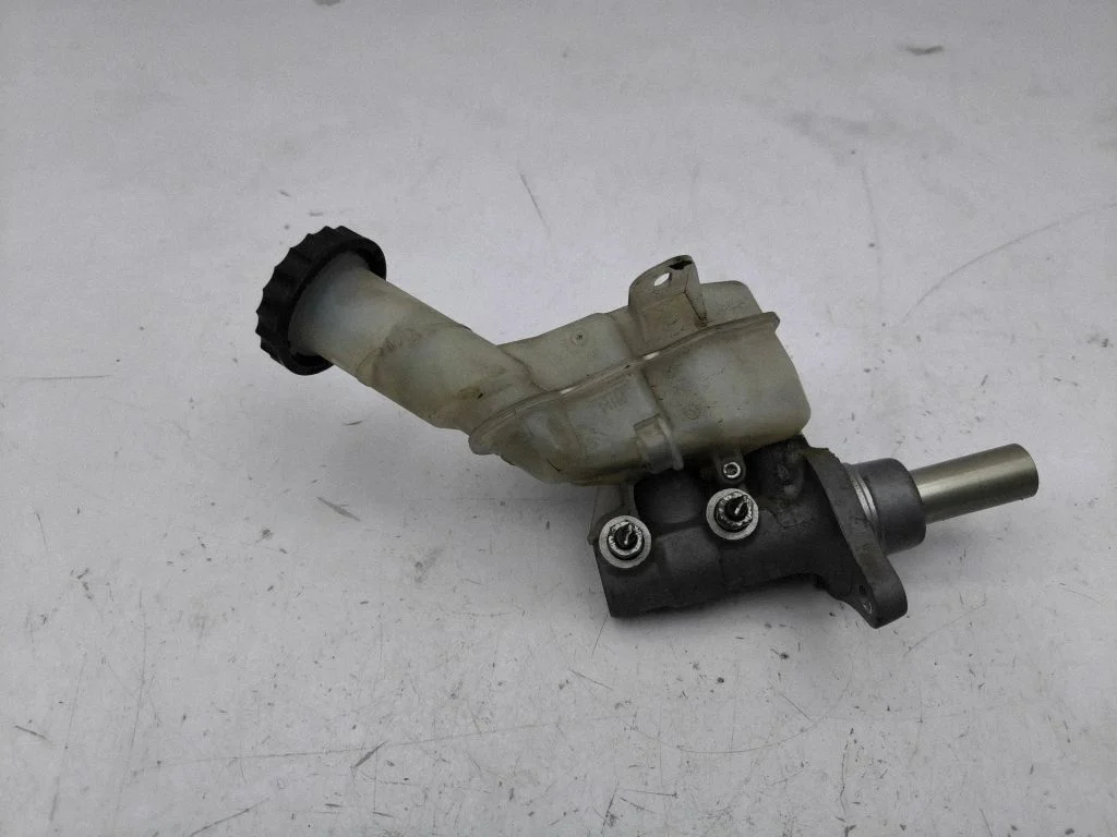 Master brake cylinder 06335610101