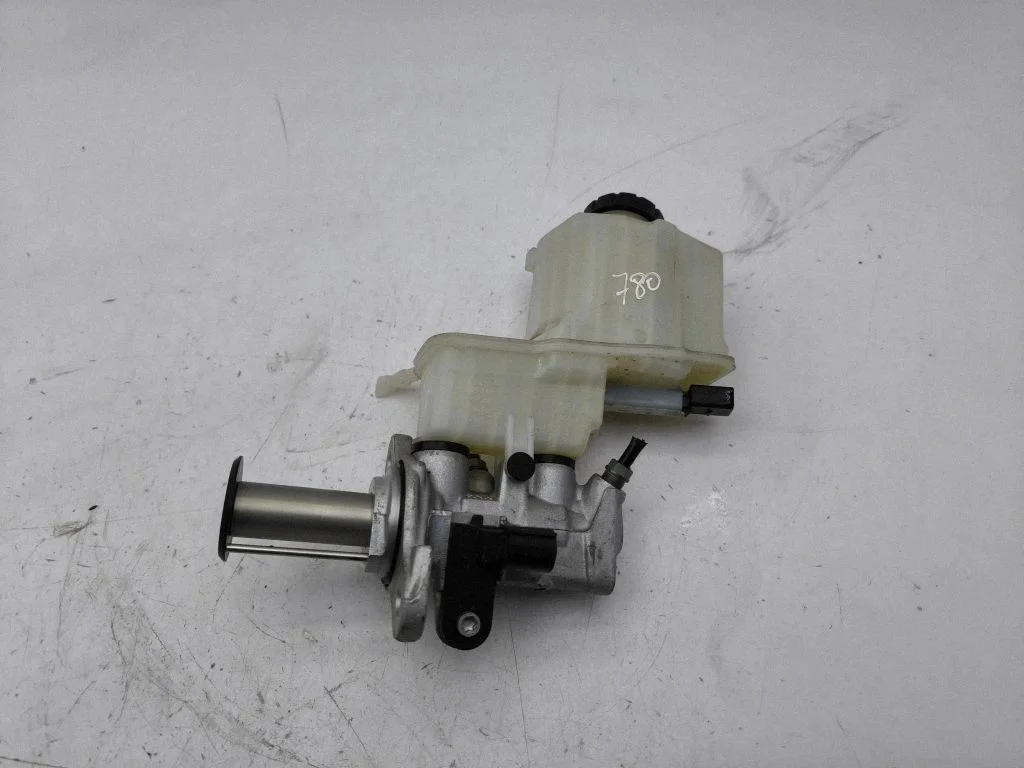 Master brake cylinder 502611301G