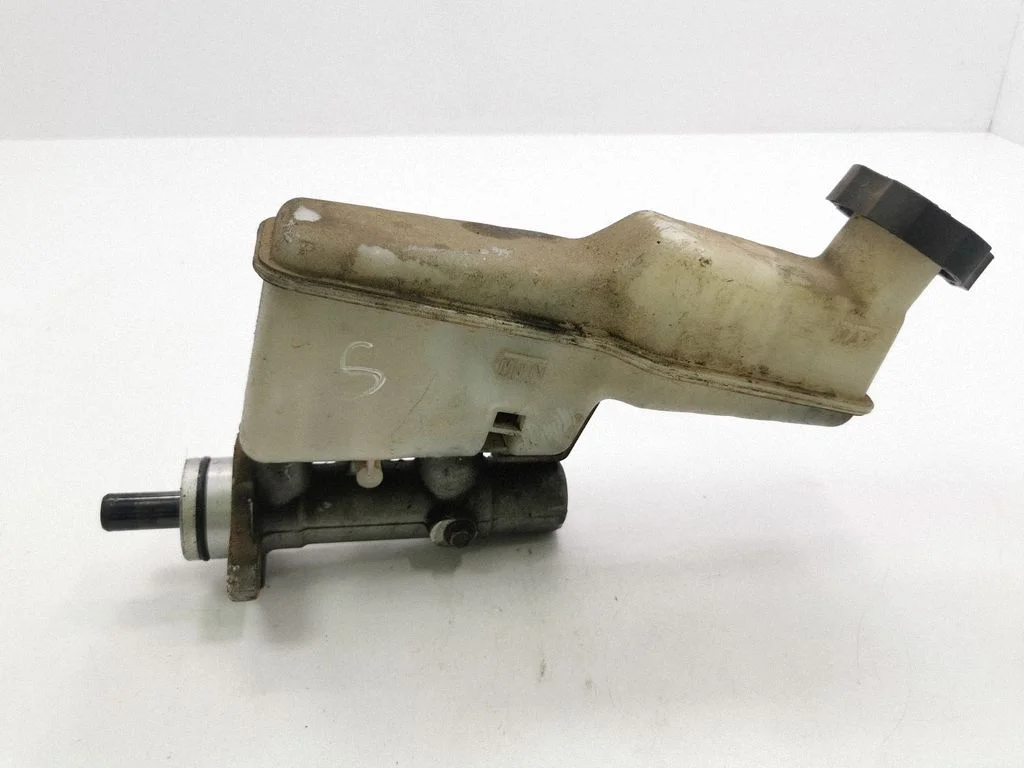 Master brake cylinder
