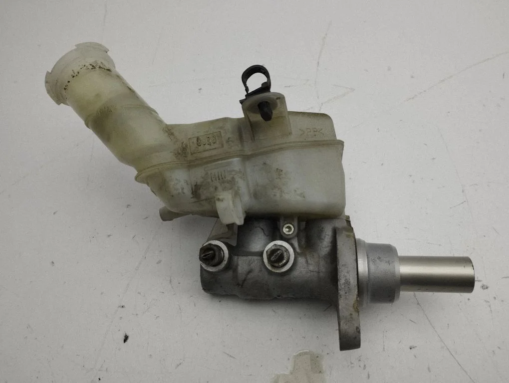 Master brake cylinder 8828