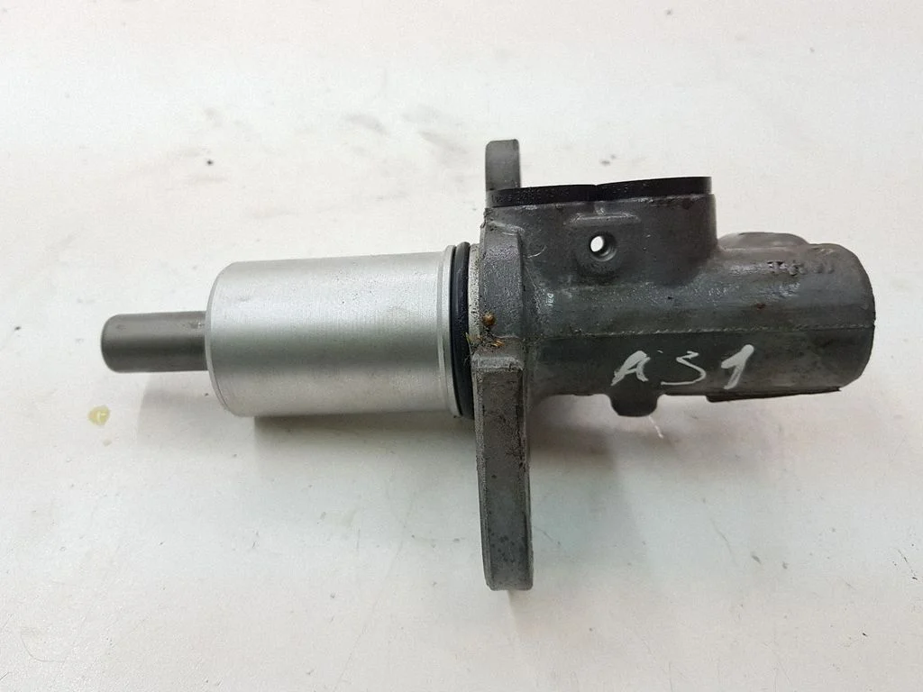 Master brake cylinder