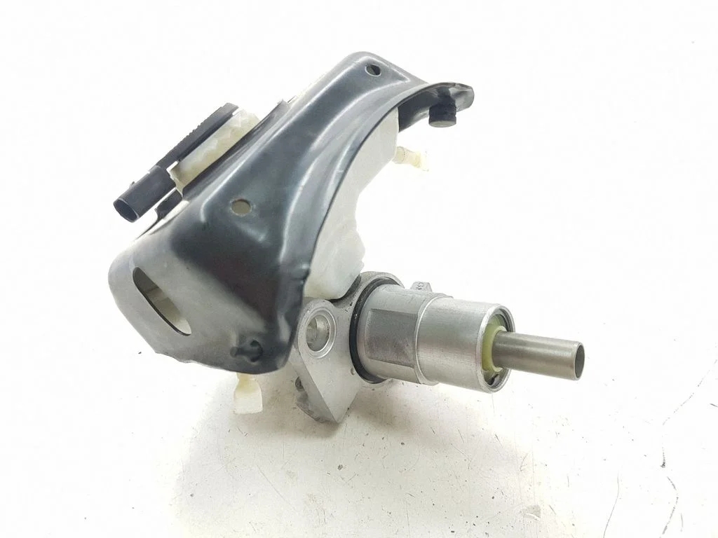 Master brake cylinder 32661923